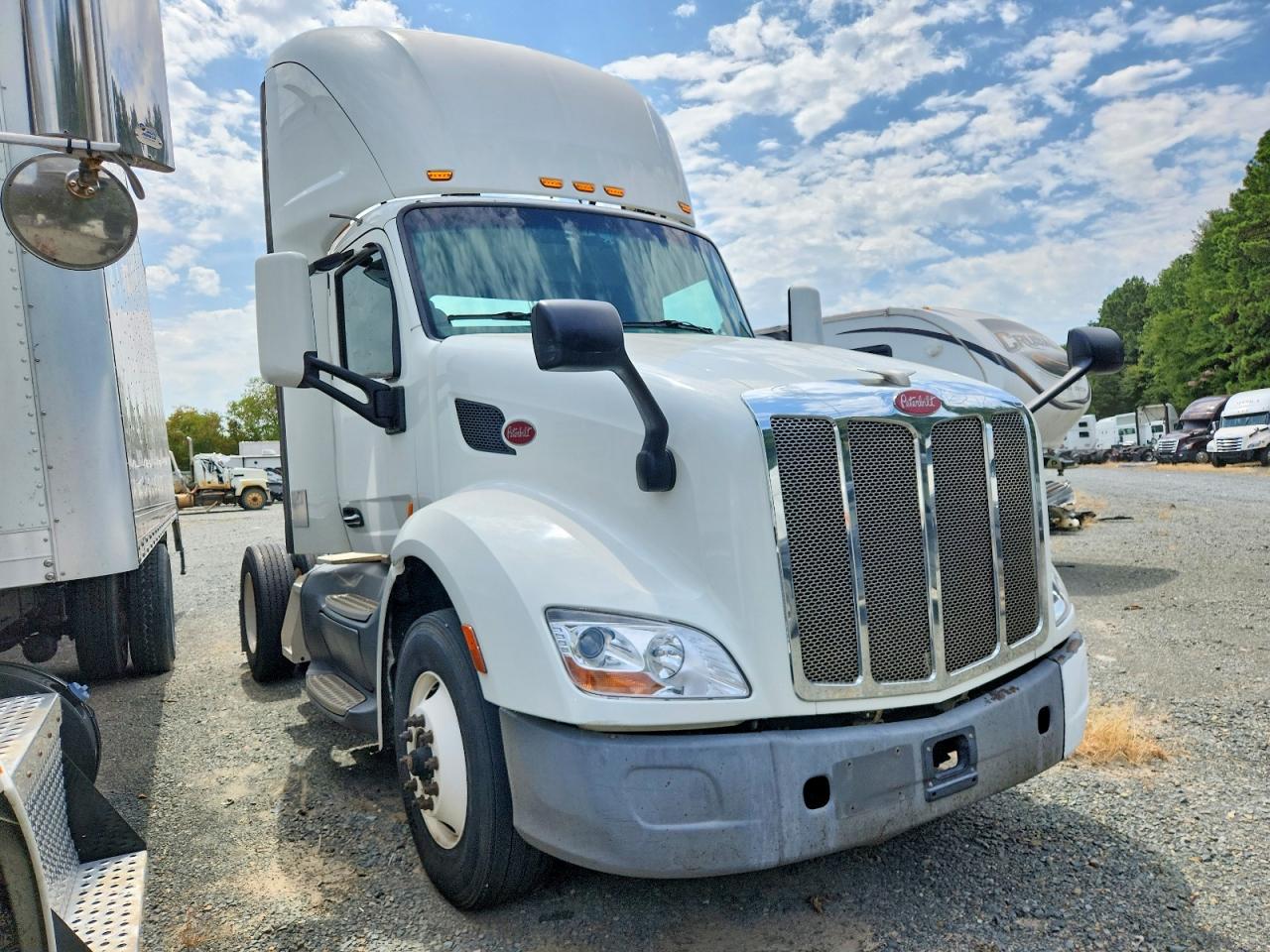 2017 PETERBILT 579