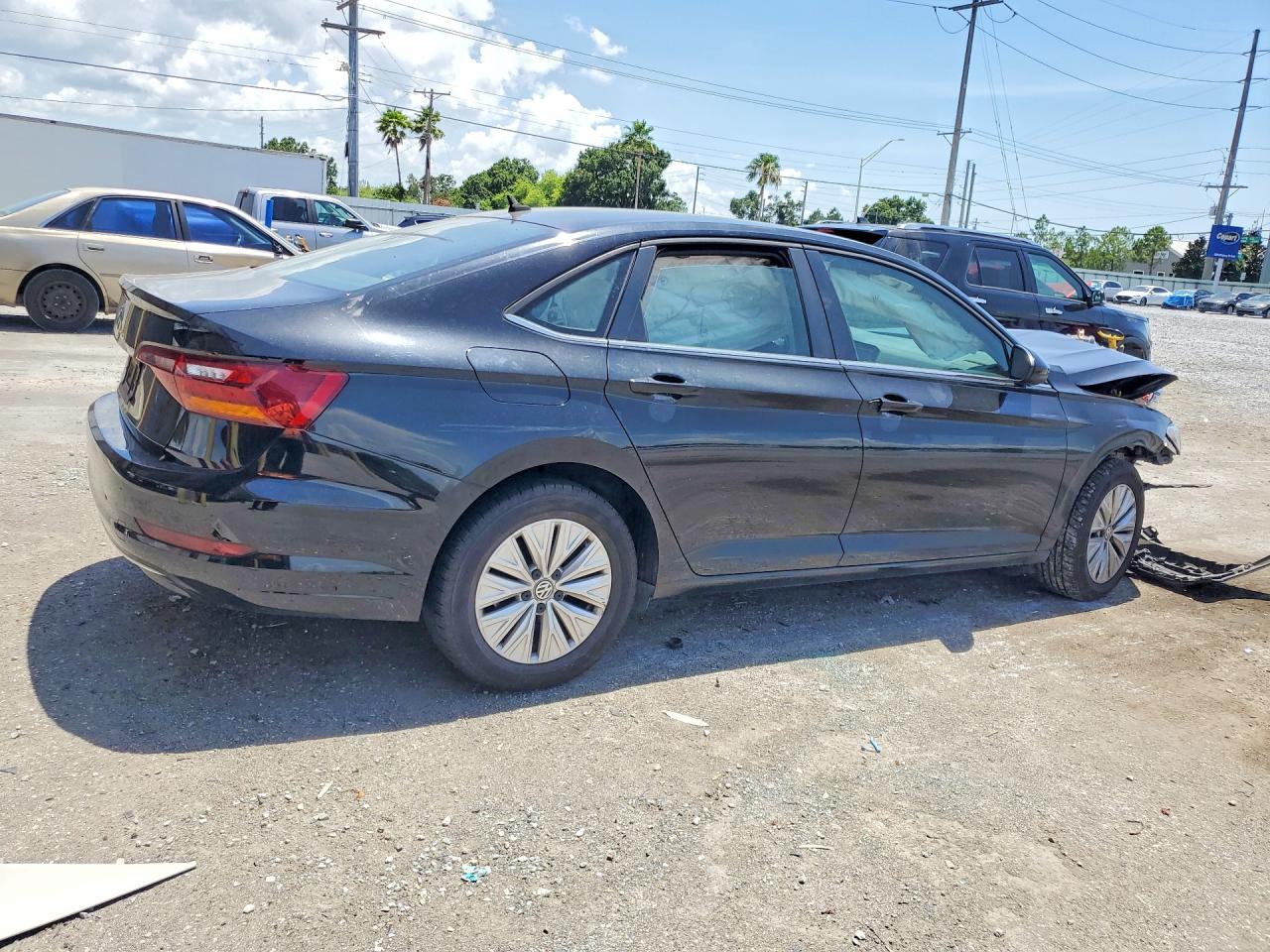 3VWN57BU3KM034950 · 2019 VOLKSWAGEN JETTA · 3/13