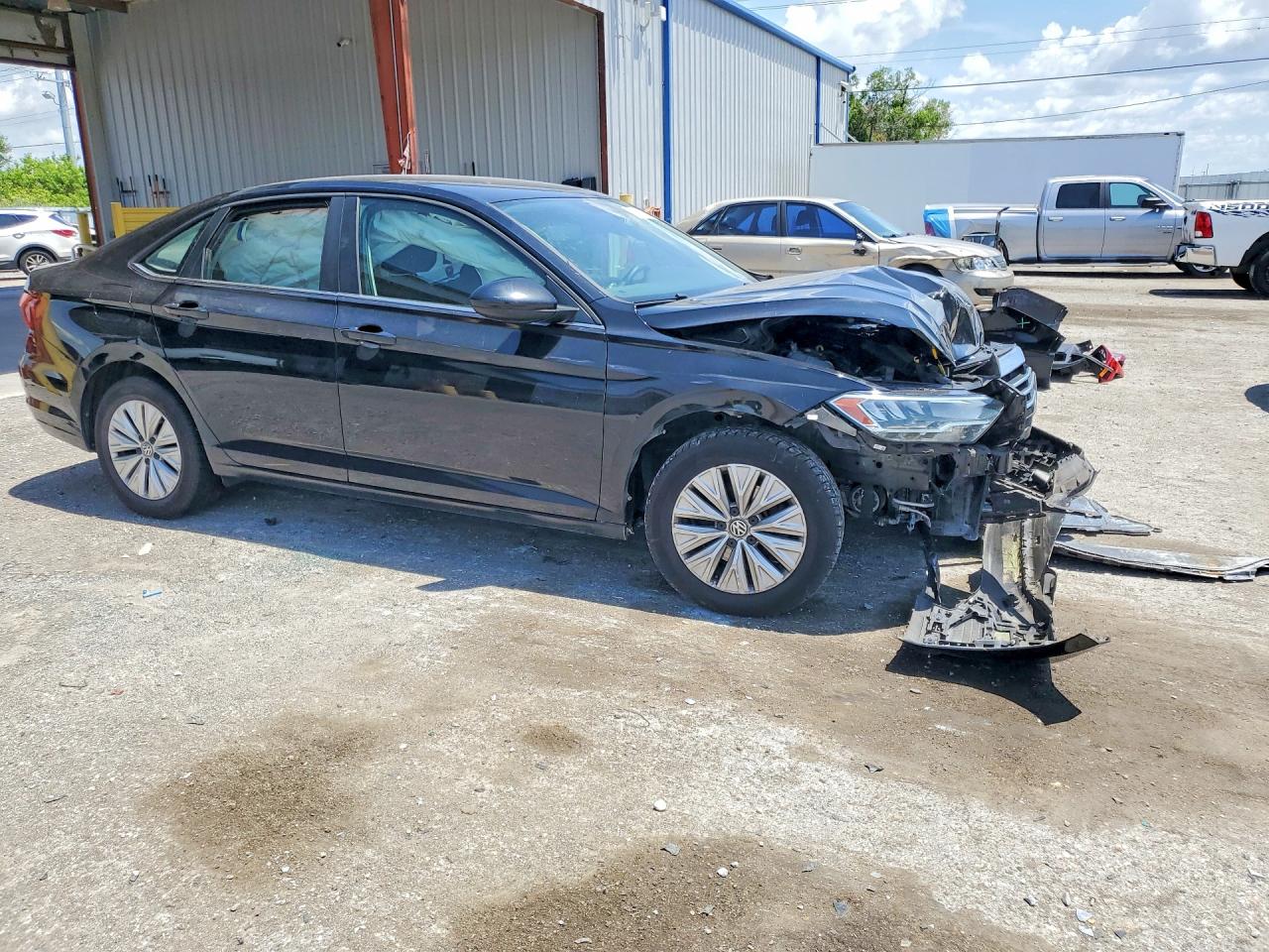 3VWN57BU3KM034950 · 2019 VOLKSWAGEN JETTA · 4/13