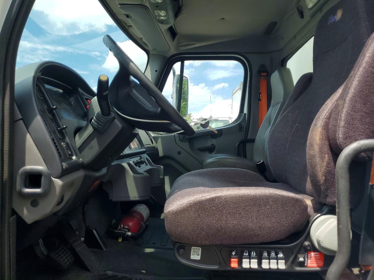 1FVACXDT9CHBM7147 · 2012 FREIGHTLINER M2 · 6/11