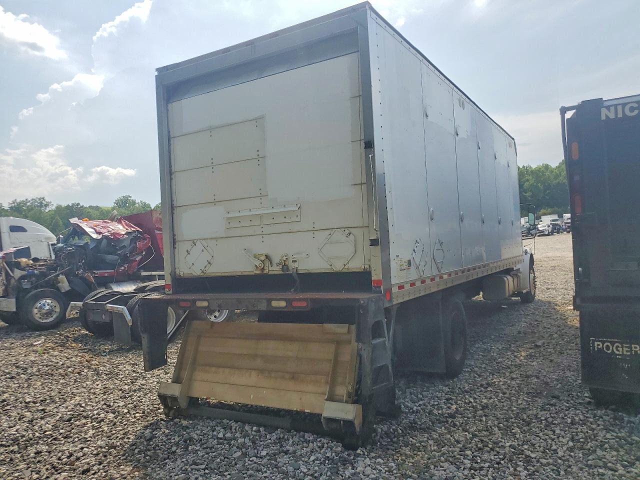 1FVACXDT9CHBM7147 · 2012 FREIGHTLINER M2 · 4/11