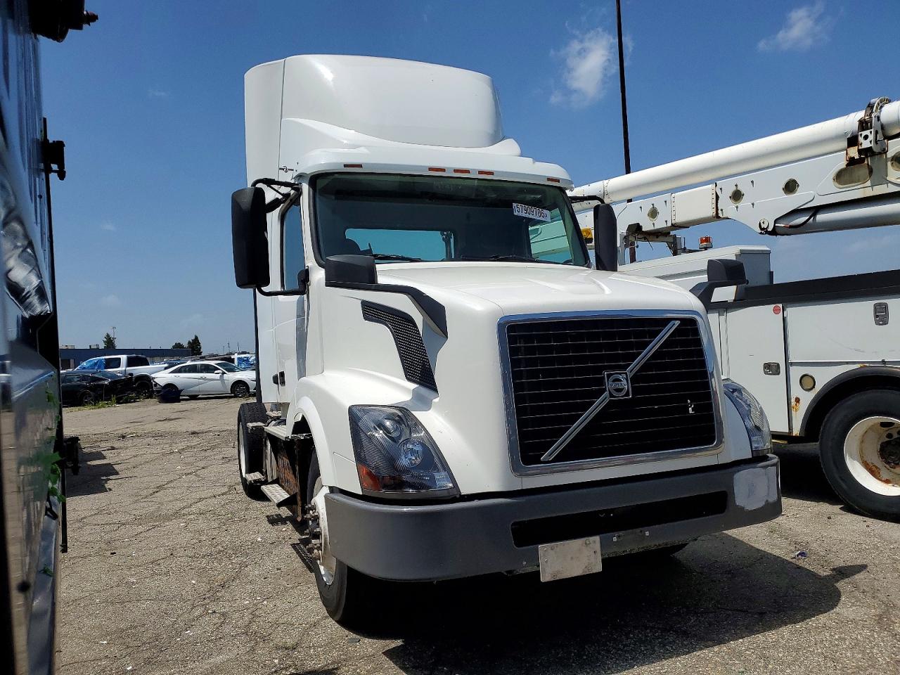 4V4N39TG5HN987997 · 2017 VOLVO VN