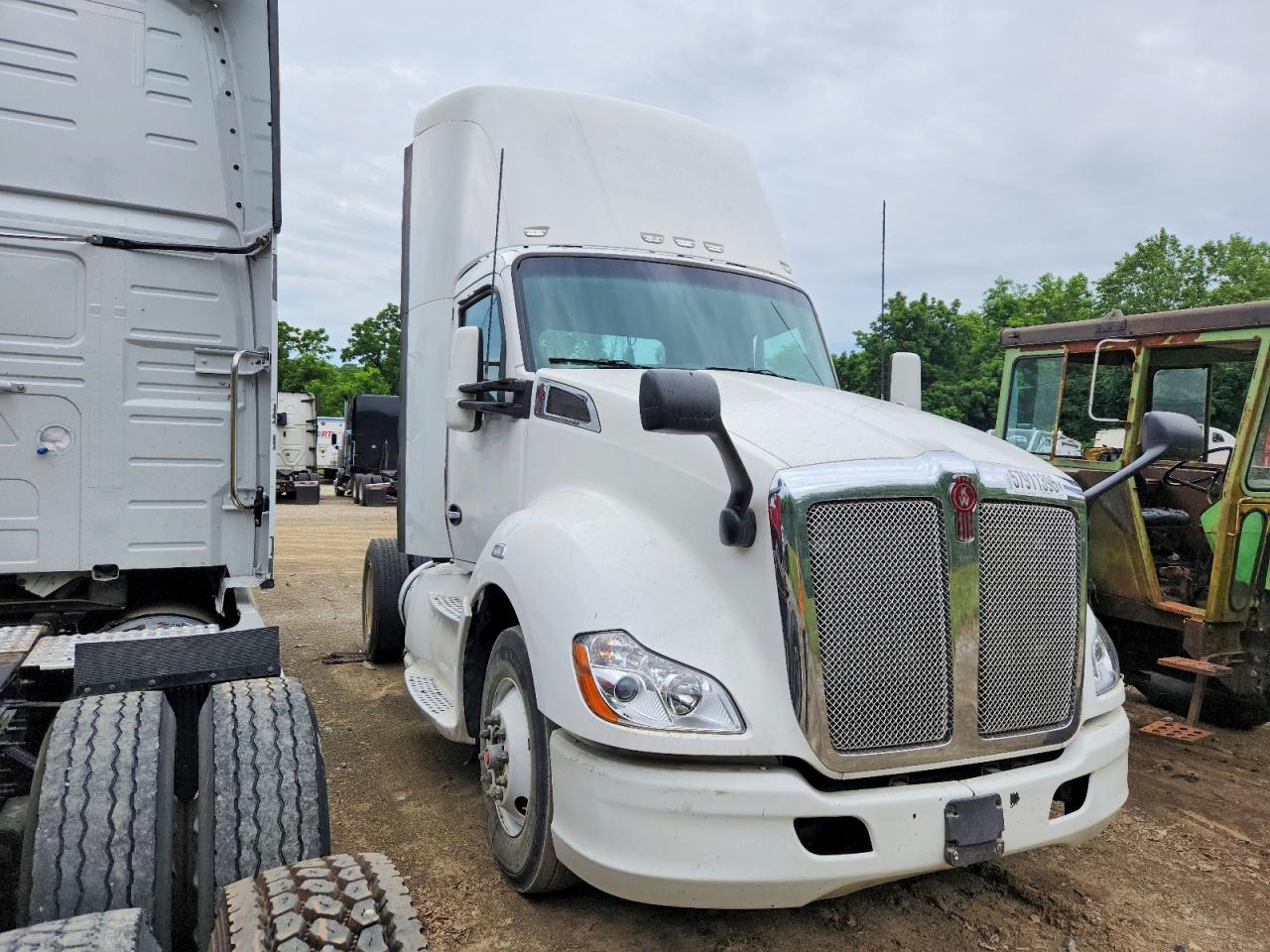 1XKYA48X0FJ462462 · 2015 KENWORTH CONSTRUCTION