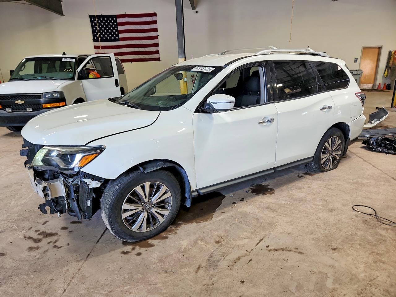 5N1DR2MM3JC678379 · 2018 NISSAN PATHFINDER