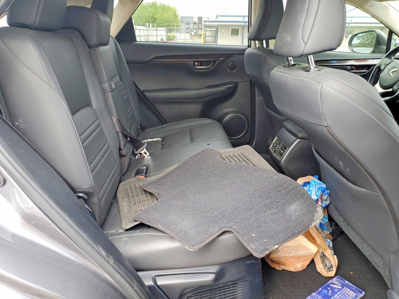 JTJYARBZ9J2101900 · 2018 LEXUS NX 300 · 11/13