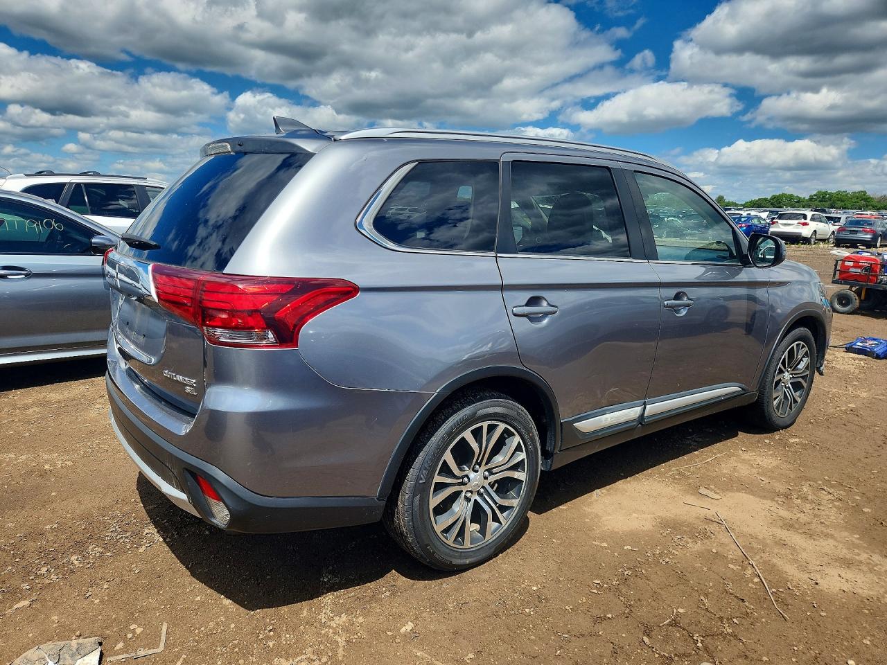 JA4AD3A32HZ070846 · 2017 MITSUBISHI OUTLANDER · 3/13