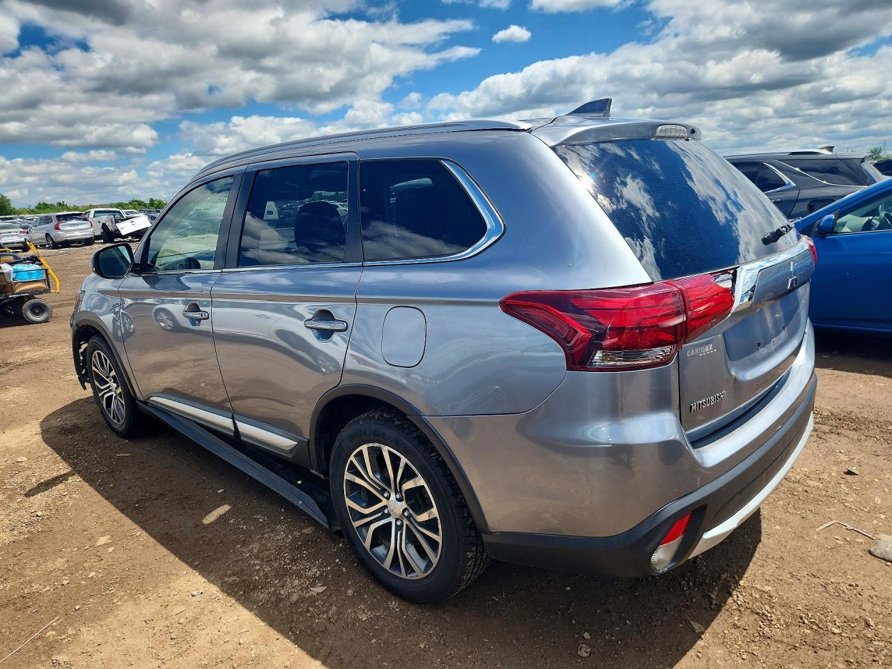 JA4AD3A32HZ070846 · 2017 MITSUBISHI OUTLANDER · 2/13
