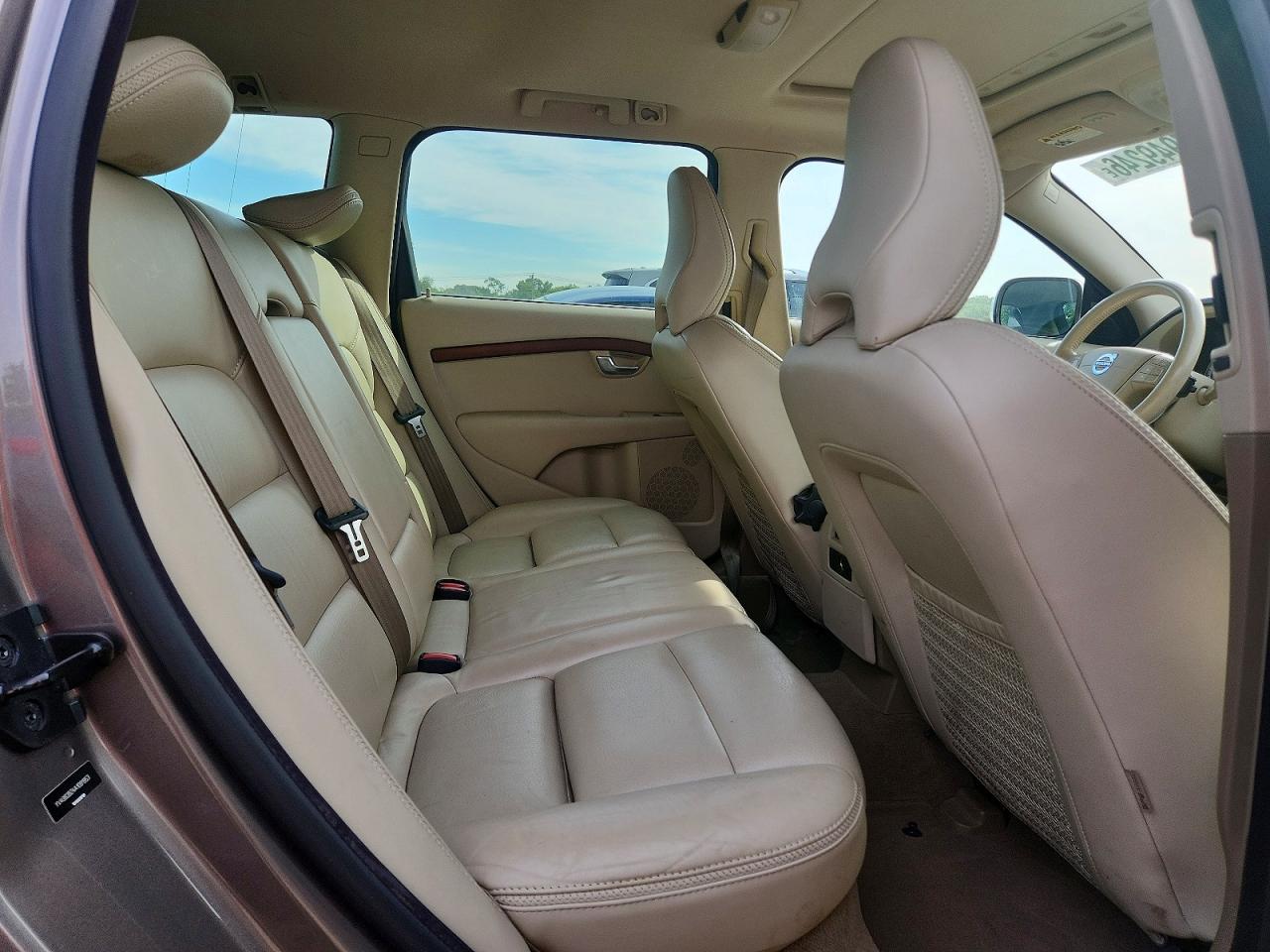 YV4982BZ4A1091953 · 2010 VOLVO XC70 · 10/12