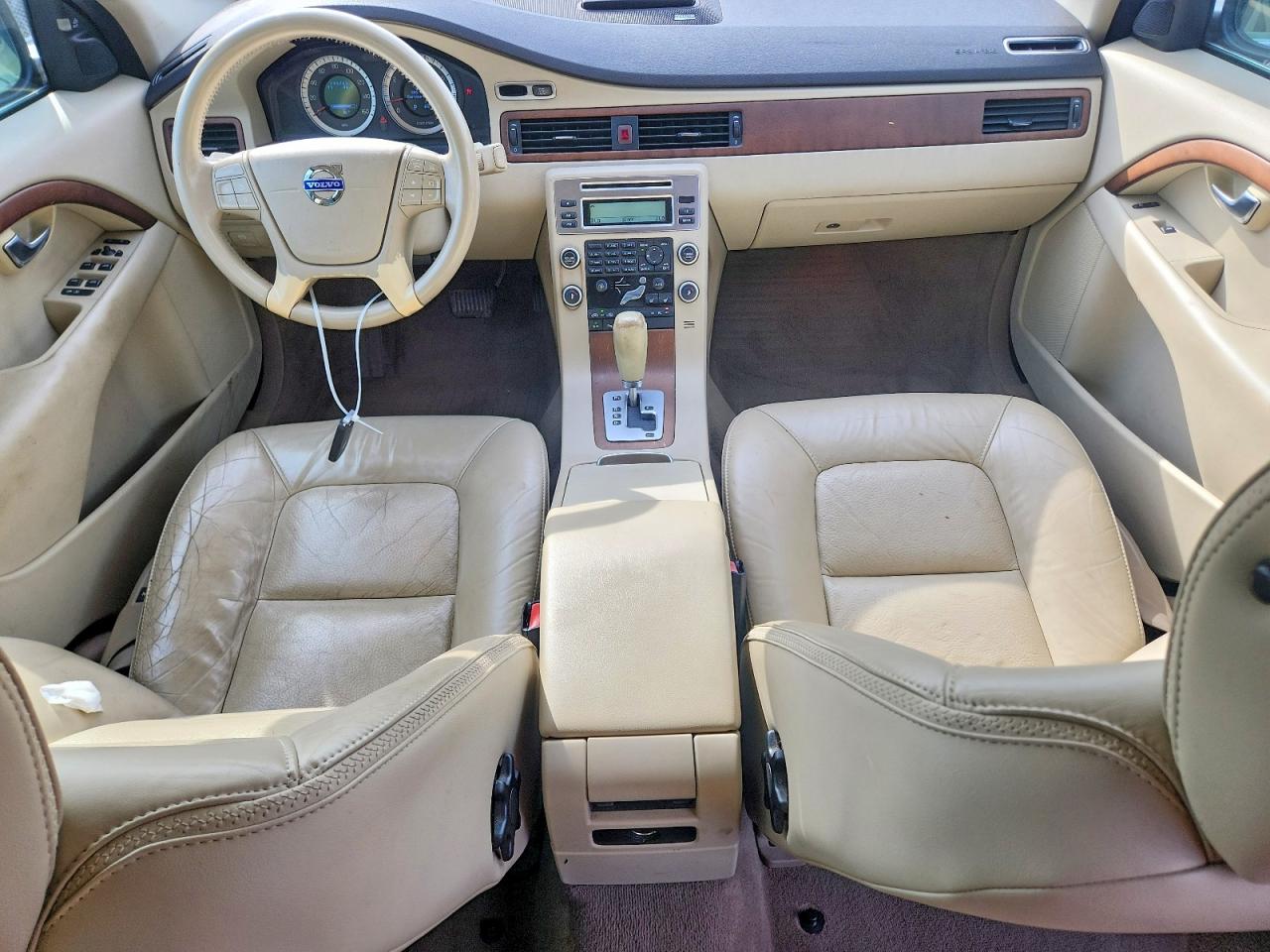 YV4982BZ4A1091953 · 2010 VOLVO XC70 · 8/12
