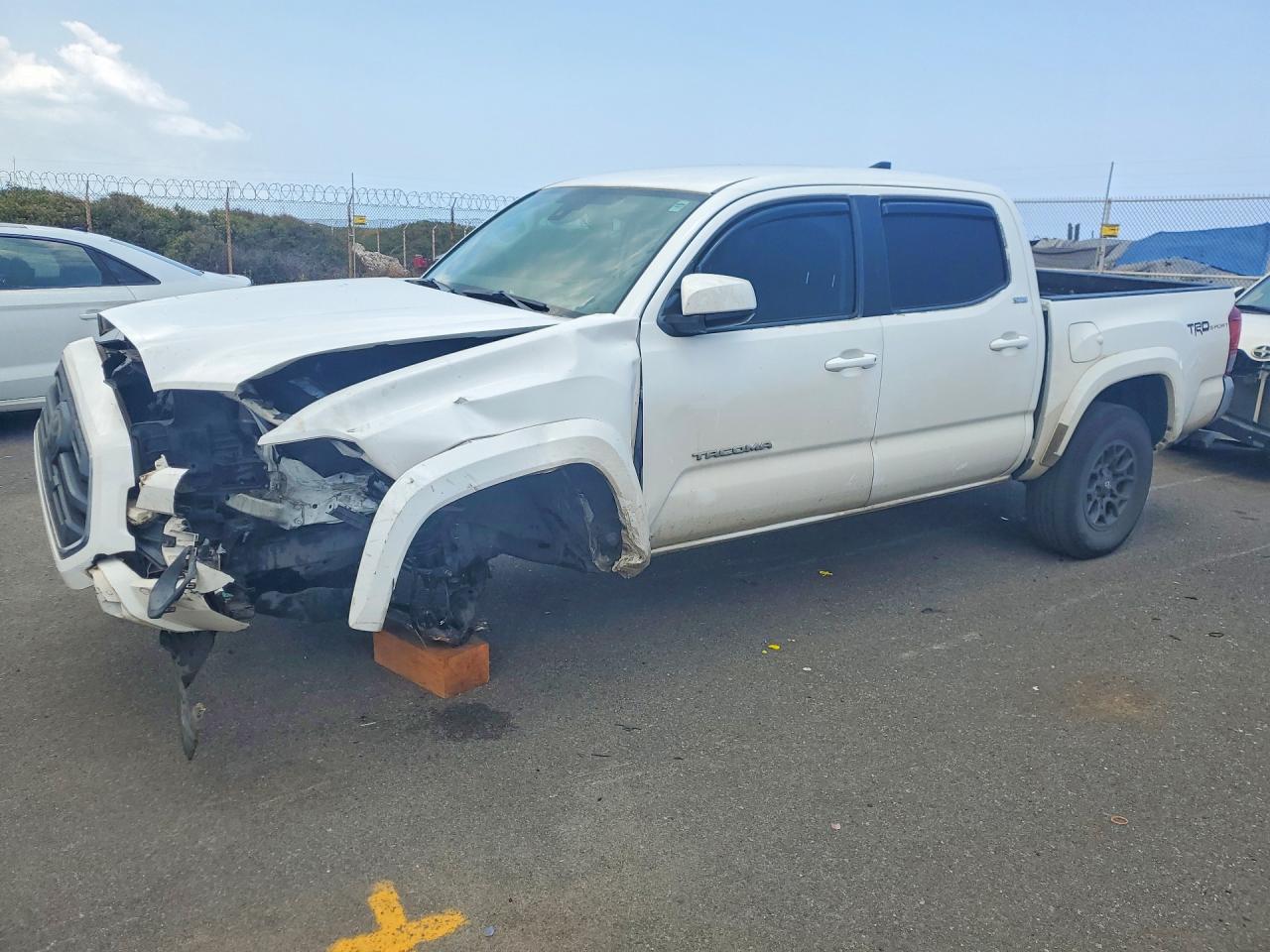 3TMAZ5CN9JM055818 · 2018 TOYOTA TACOMA
