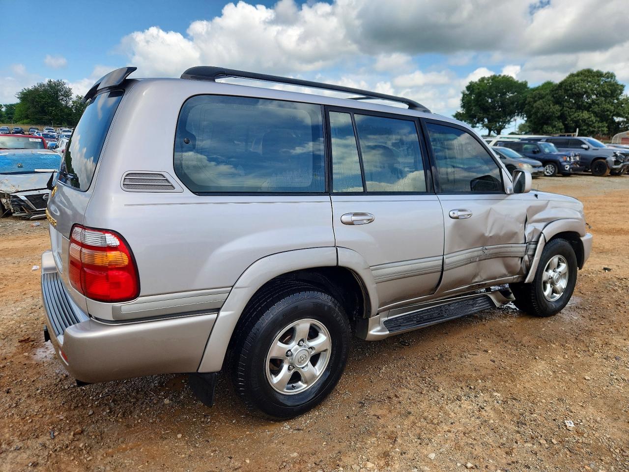 JTEHT05J622025712 · 2002 TOYOTA LAND CRUISER · 3/12