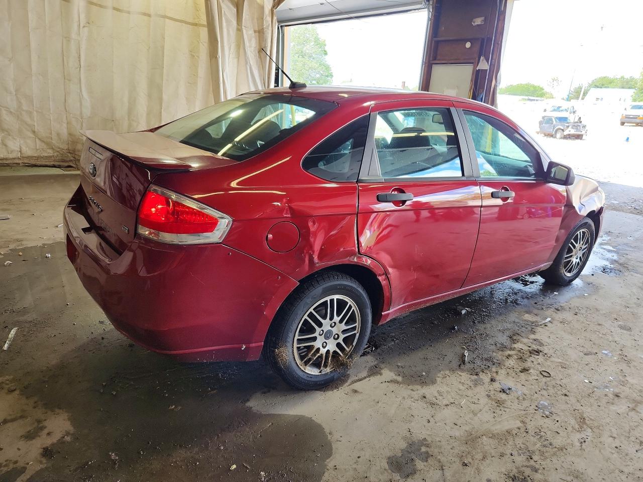 1FAHP3FN8BW192180 · 2011 FORD FOCUS · 3/12