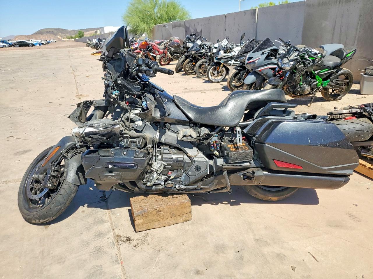 JH2SC7904MK300010 · 2021 HONDA GL1800 · 3/8