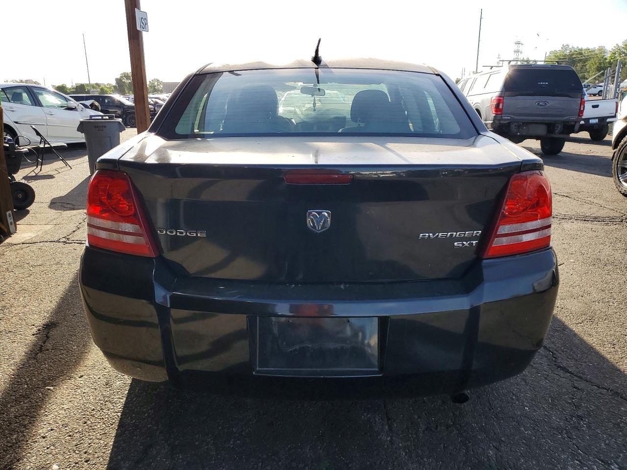 1B3CC4FB8AN174828 · 2010 DODGE AVENGER · 6/12