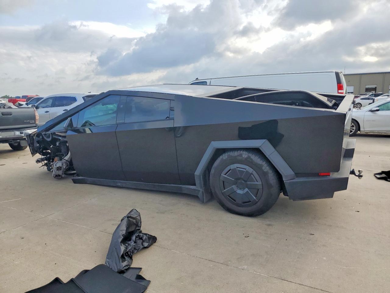 7G2CEHED3RA048206 · 2024 TESLA CYBERTRUCK · 2/12