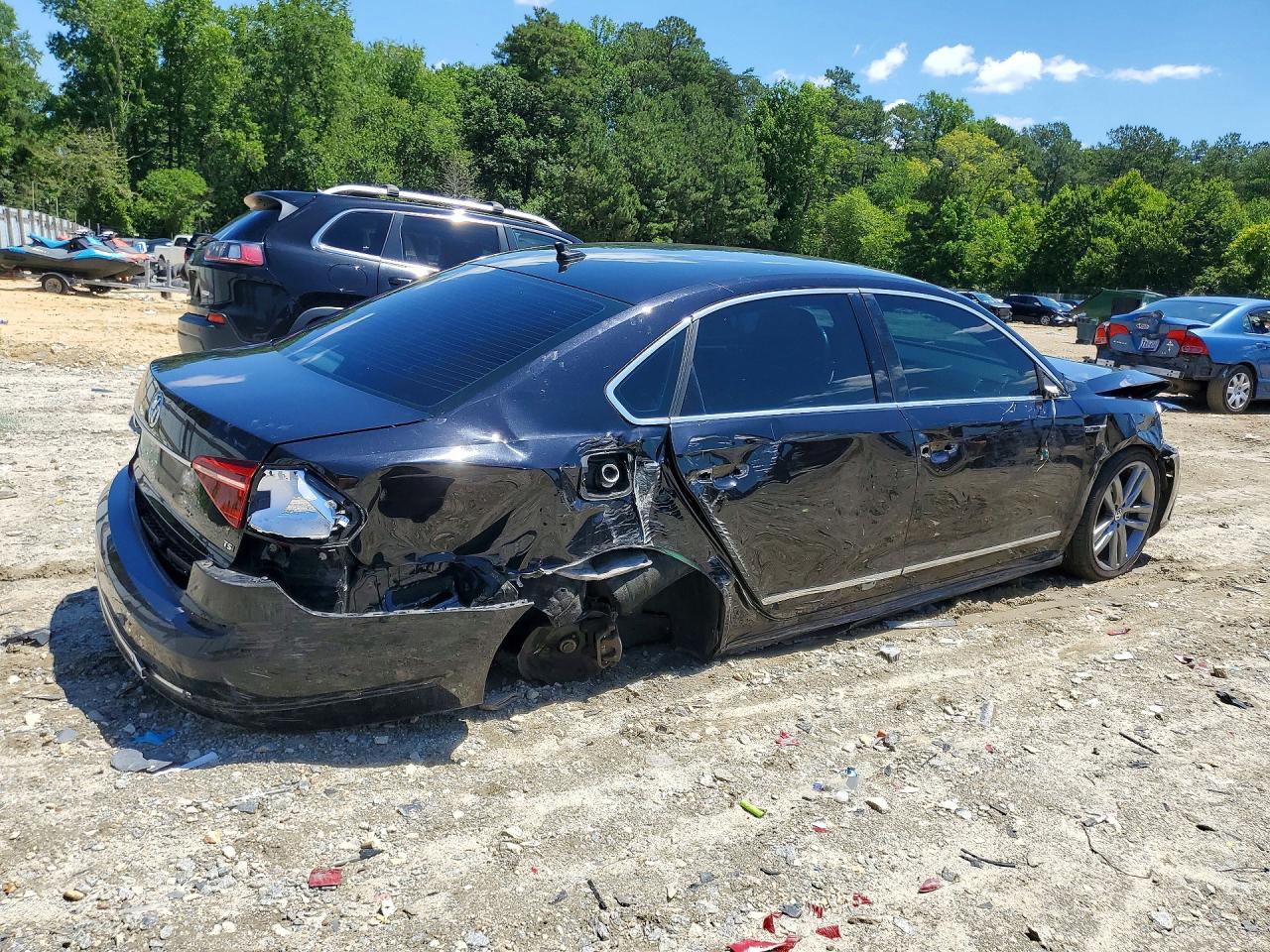 1VWDT7A3XHC010035 · 2017 VOLKSWAGEN PASSAT · 3/13