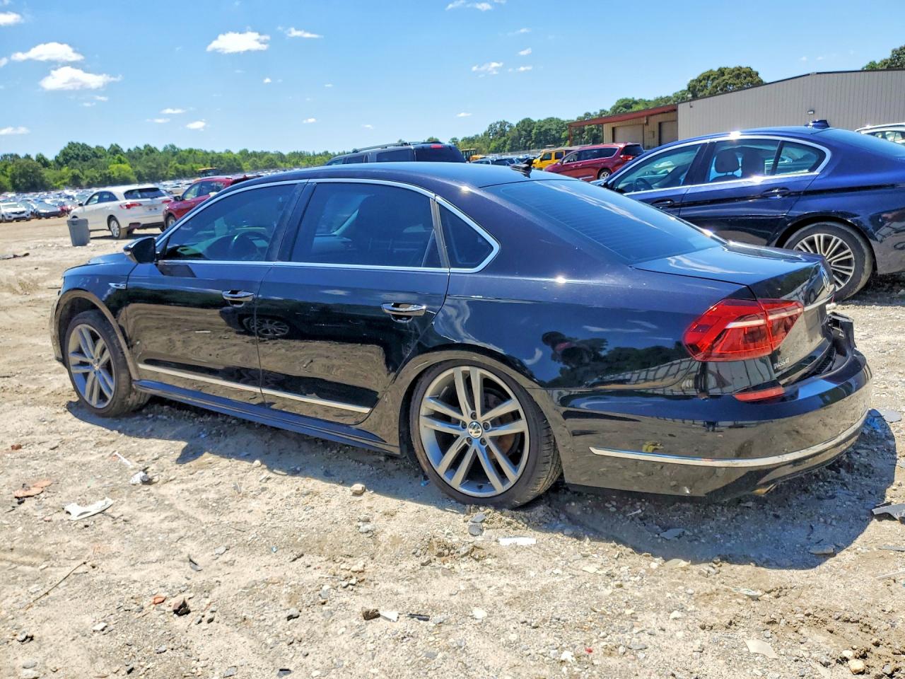 1VWDT7A3XHC010035 · 2017 VOLKSWAGEN PASSAT · 2/13