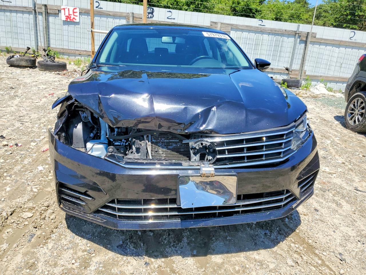 1VWDT7A3XHC010035 · 2017 VOLKSWAGEN PASSAT · 5/13