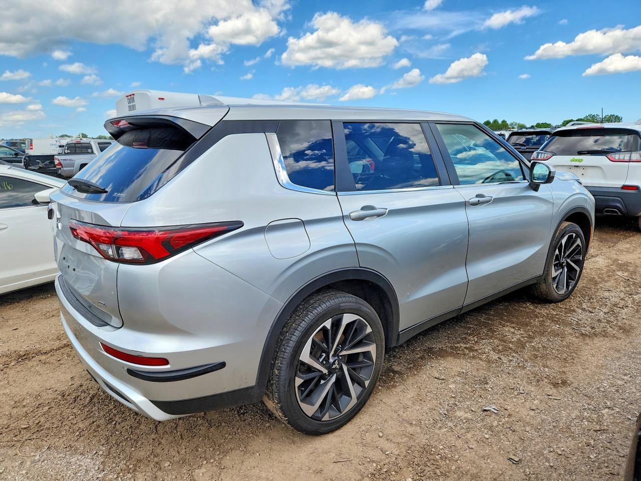 JA4J4VA89RZ046231 · 2024 MITSUBISHI OUTLANDER · 3/12