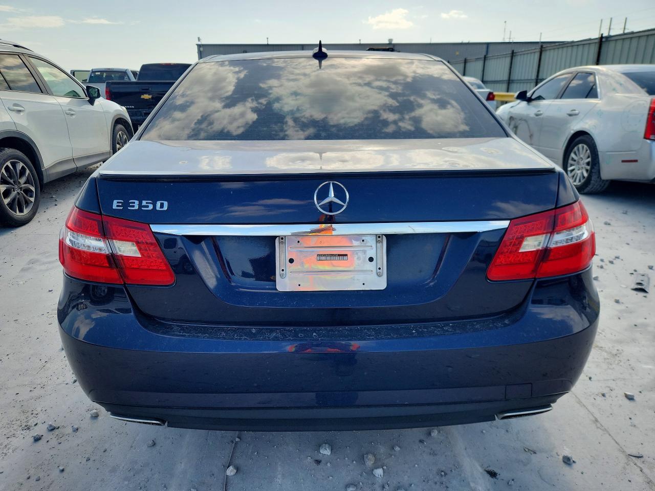 WDDHF5GB4BA466748 · 2011 MERCEDES-BENZ E · 6/12
