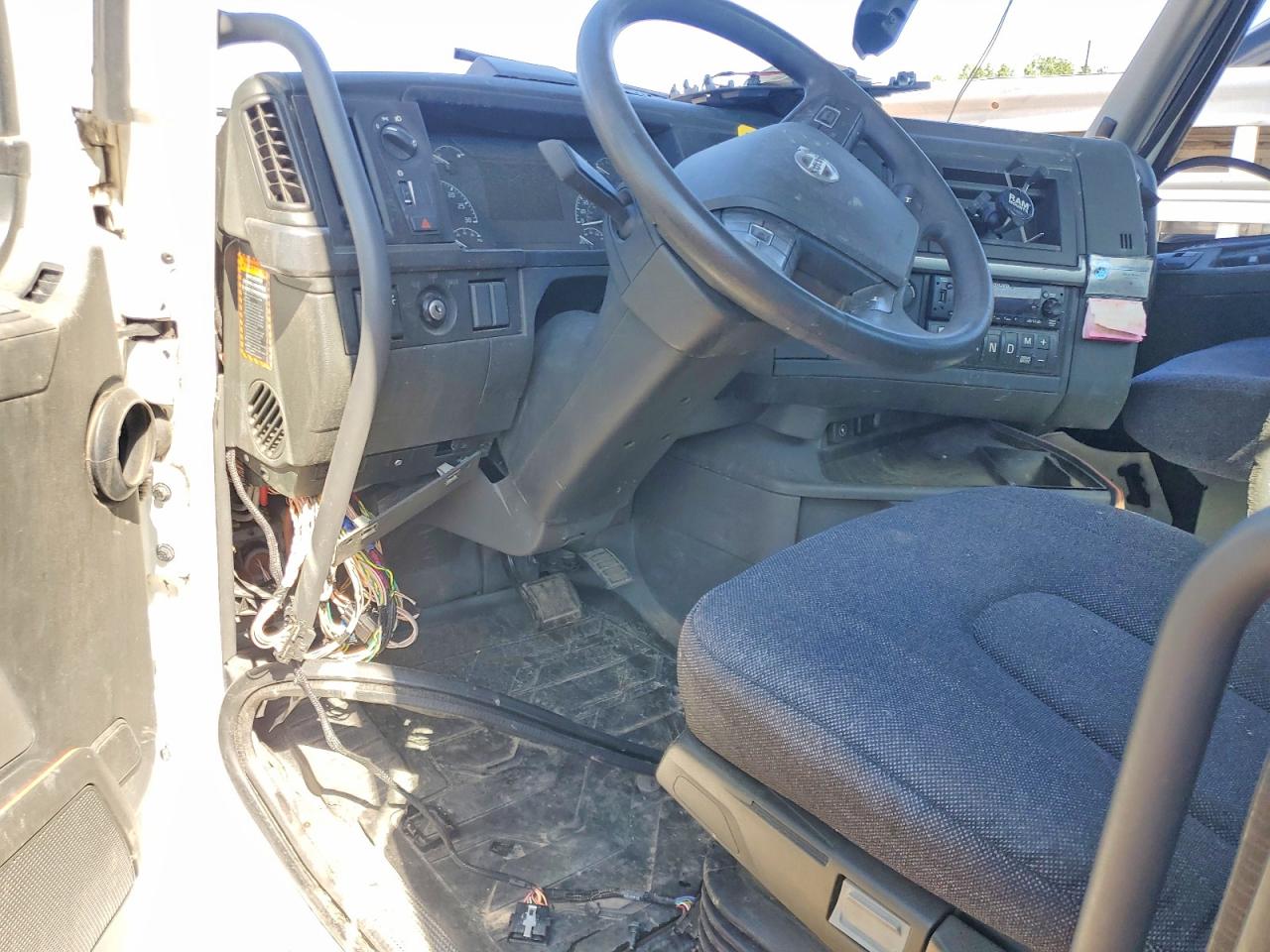 4V4NC9EGXPN316644 · 2023 VOLVO VN · 5/10