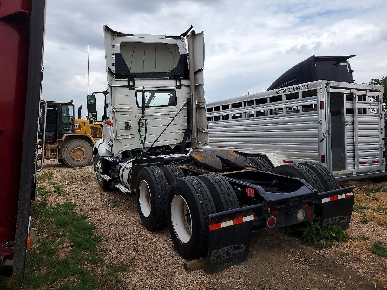 4V4NC9EGXPN316644 · 2023 VOLVO VN · 3/10