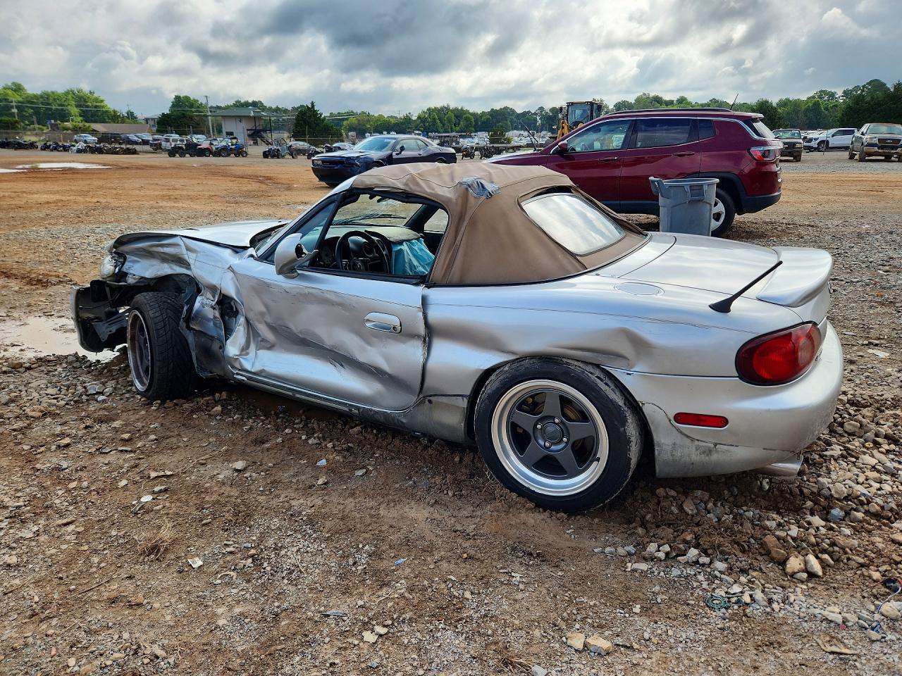 JM1NB353710215882 · 2001 MAZDA MX-5 MIATA · 2/12