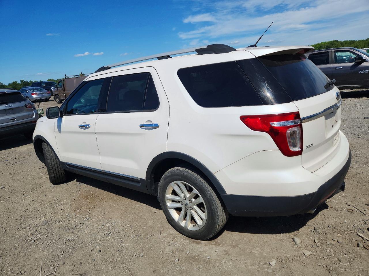 1FM5K7D8XFGC24560 · 2015 FORD EXPLORER · 2/13