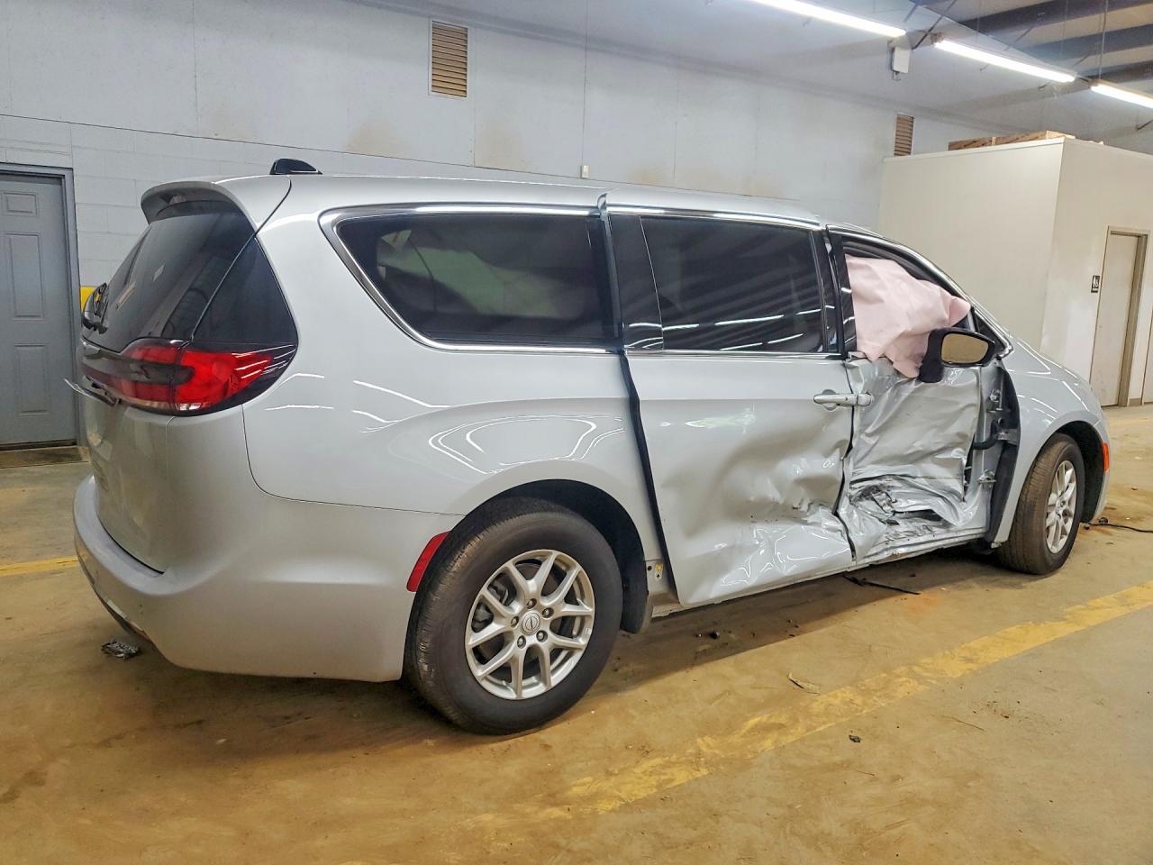 2C4RC1BG5TR239892 · 2026 CHRYSLER PACIFICA · 3/13