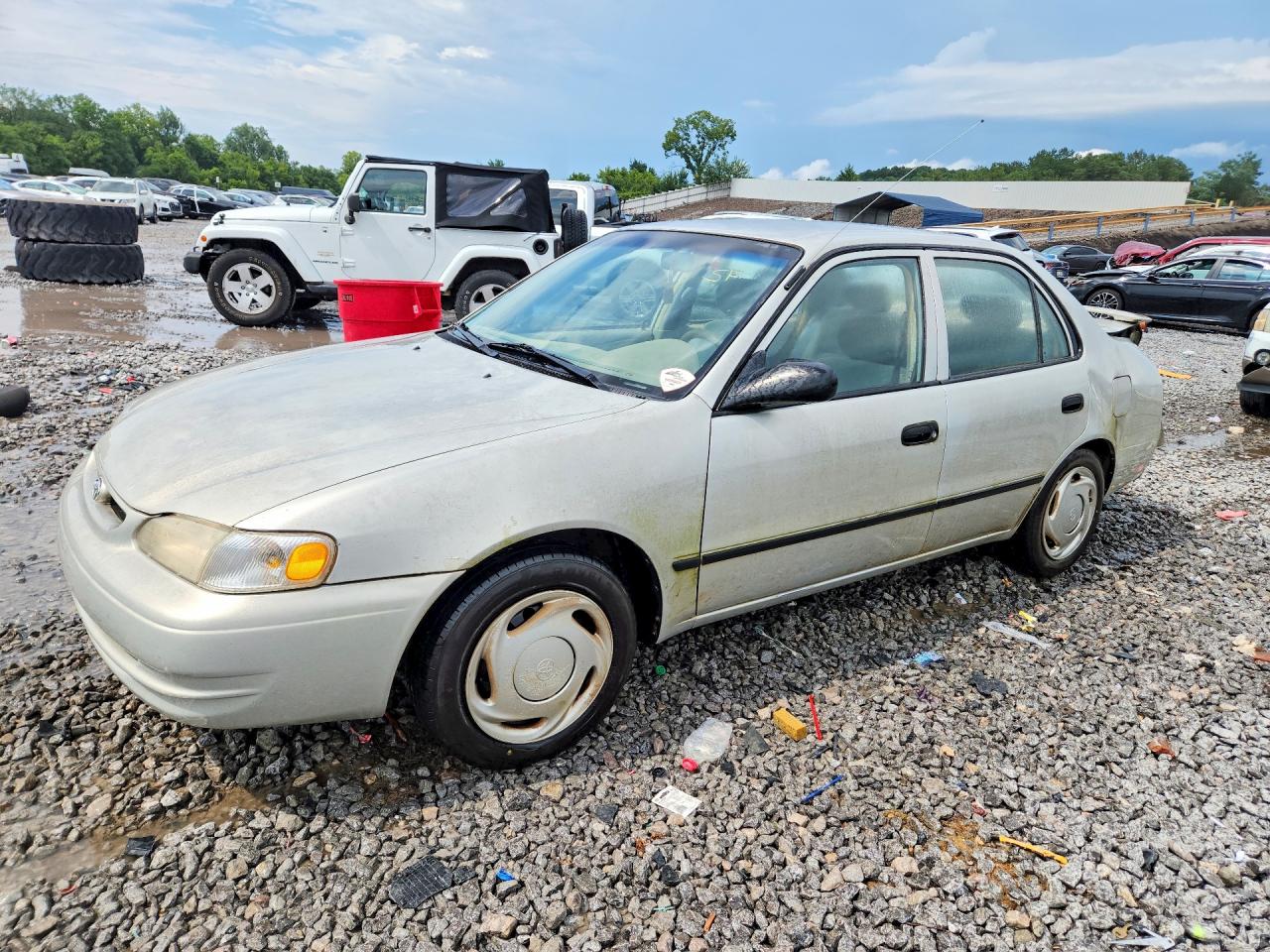 1NXBR12E7YZ400764 · 2000 TOYOTA COROLLA