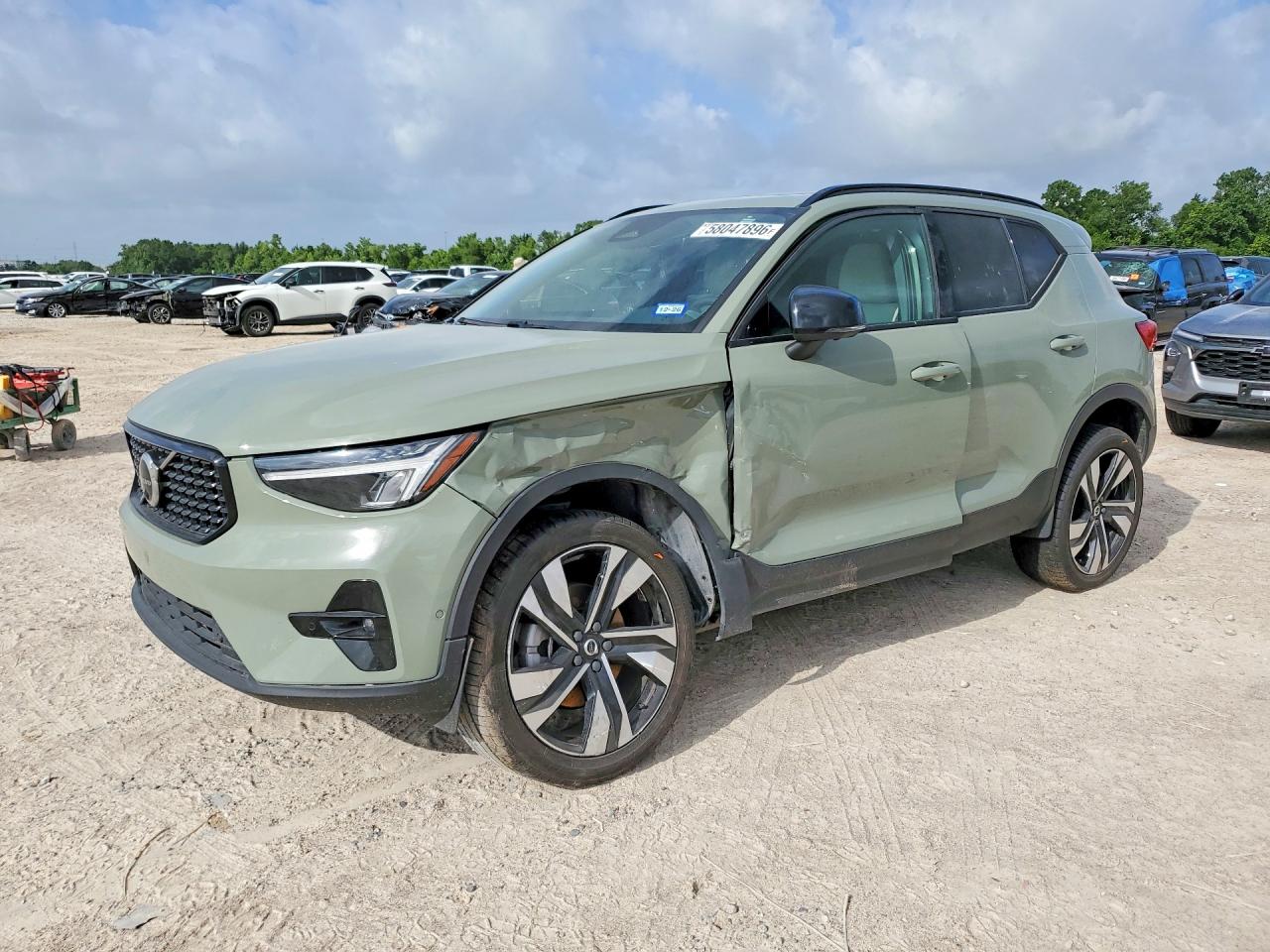 YV4L12UW8P2006886 · 2023 VOLVO XC40
