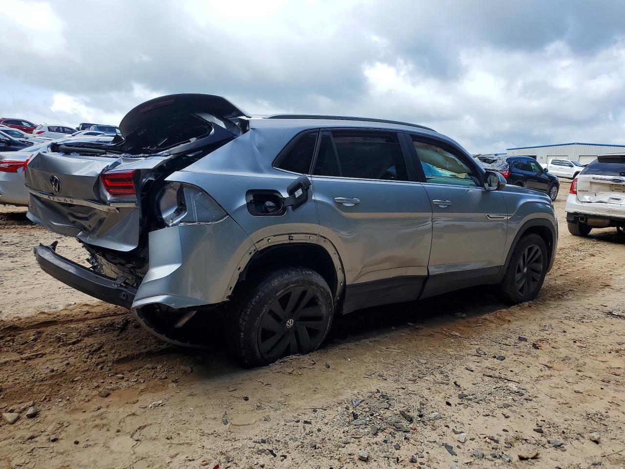 1V2JC2CA6NC227497 · 2022 VOLKSWAGEN ATLAS CROSS SPORT · 3/13