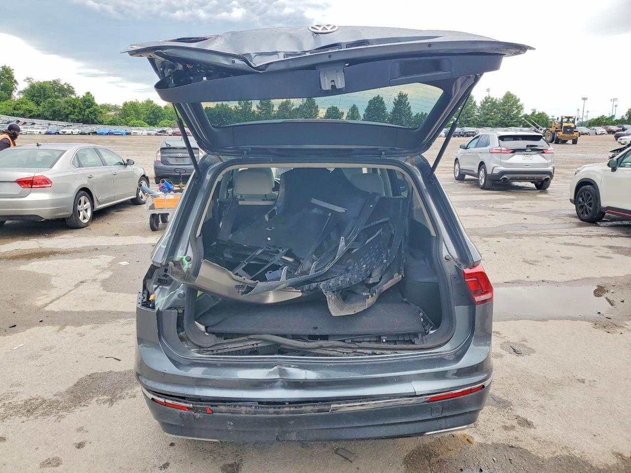 3VV3B7AX8LM069114 · 2020 VOLKSWAGEN TIGUAN · 6/13