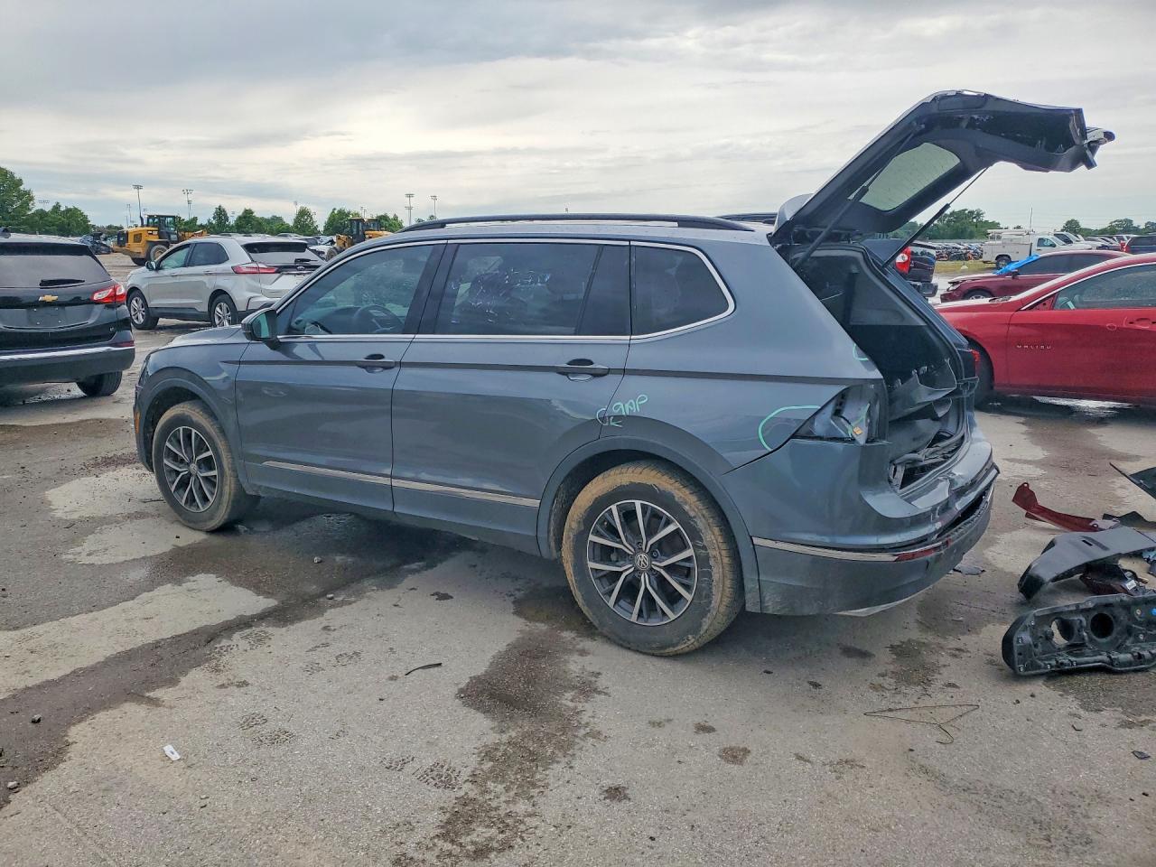 3VV3B7AX8LM069114 · 2020 VOLKSWAGEN TIGUAN · 2/13