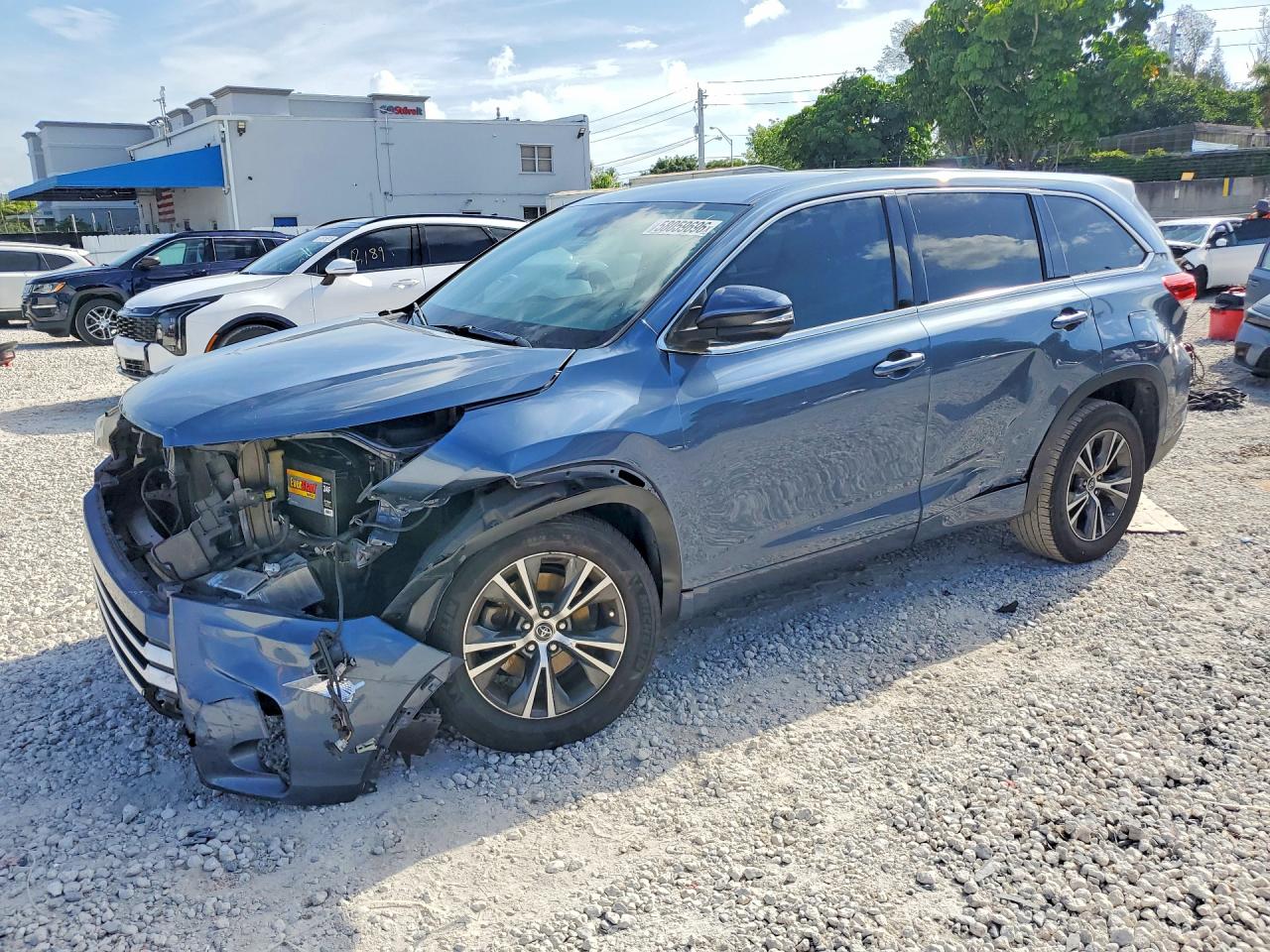 5TDZARFHXHS032355 · 2017 TOYOTA HIGHLANDER