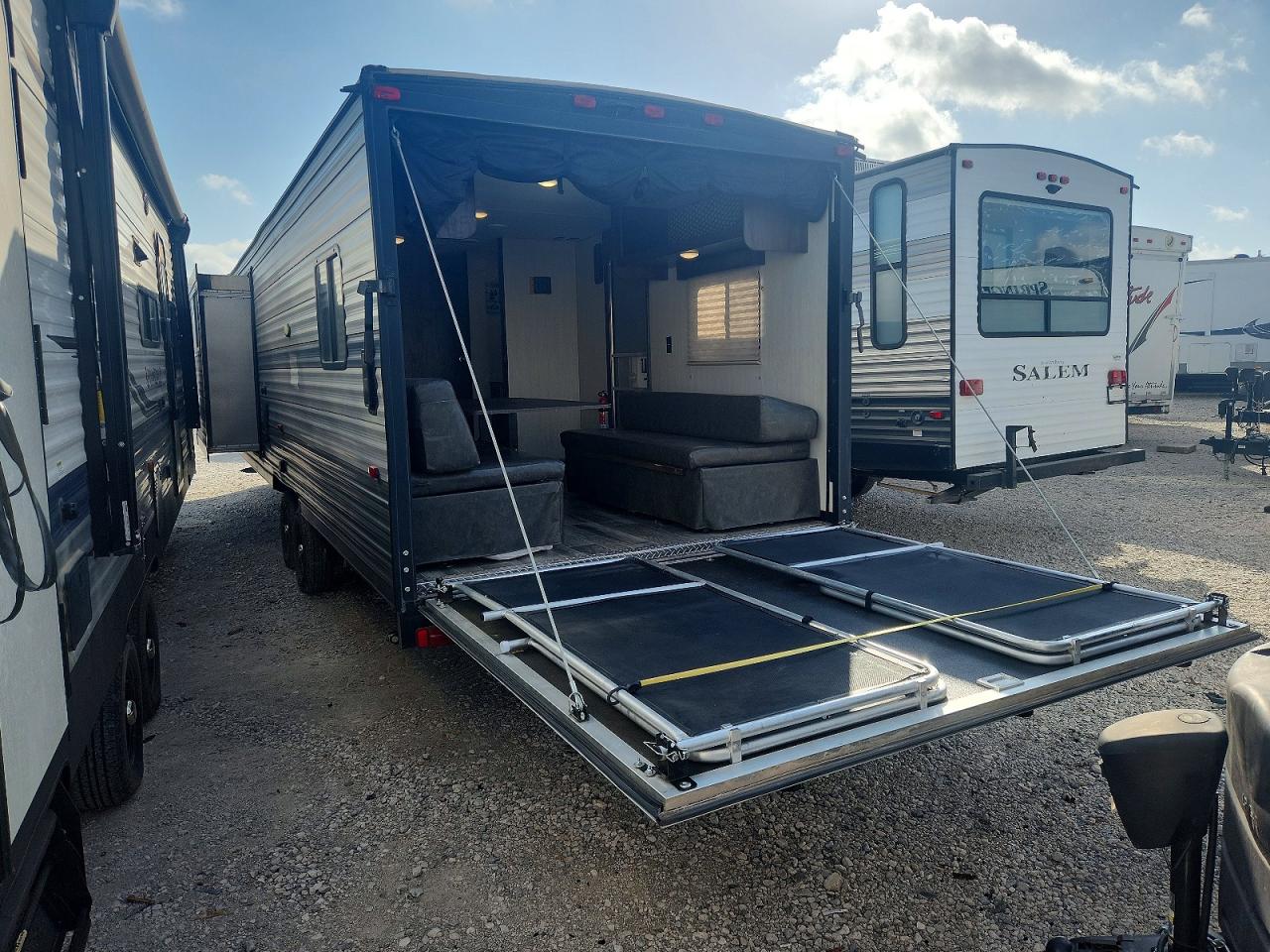 4X4TCKC23KK056173 · 2019 CHEROKEE BY FOREST R 274RK · 3/10