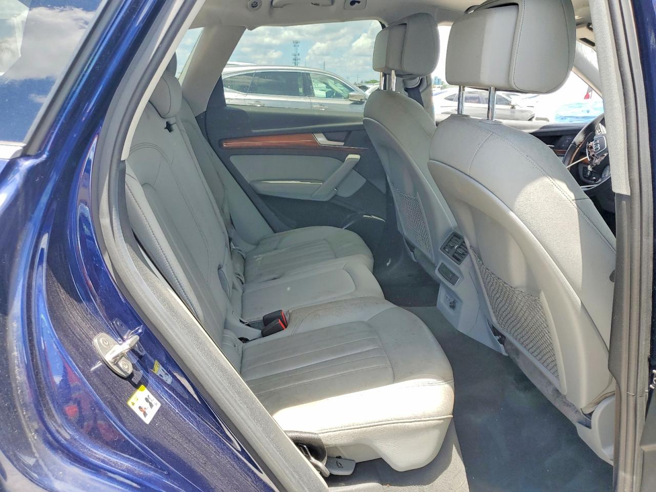 WA1AAAFY4M2102863 · 2021 AUDI Q5 · 10/13
