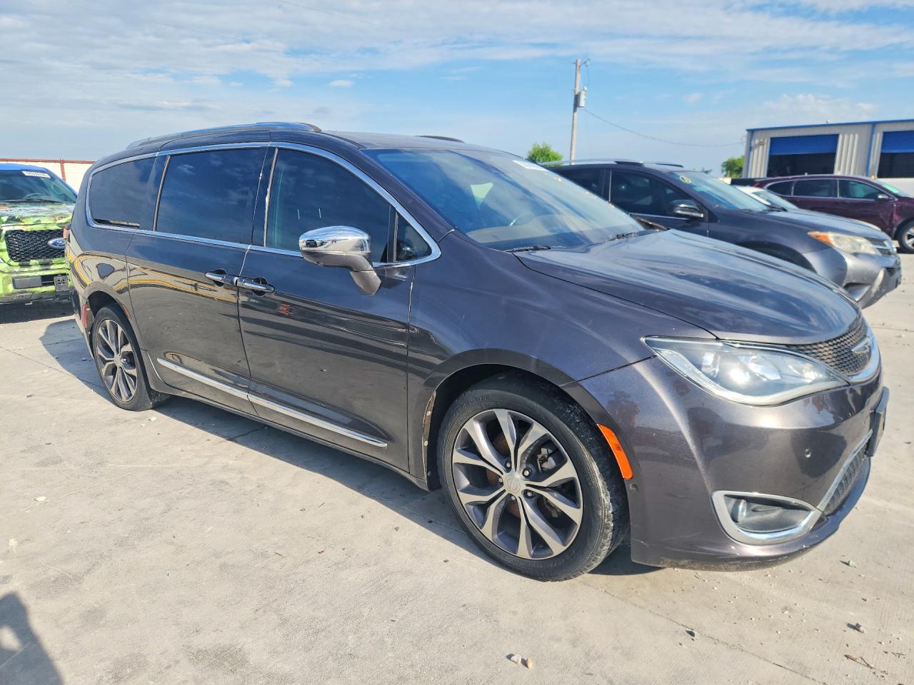 2C4RC1GG5JR112775 · 2018 CHRYSLER PACIFICA · 4/13