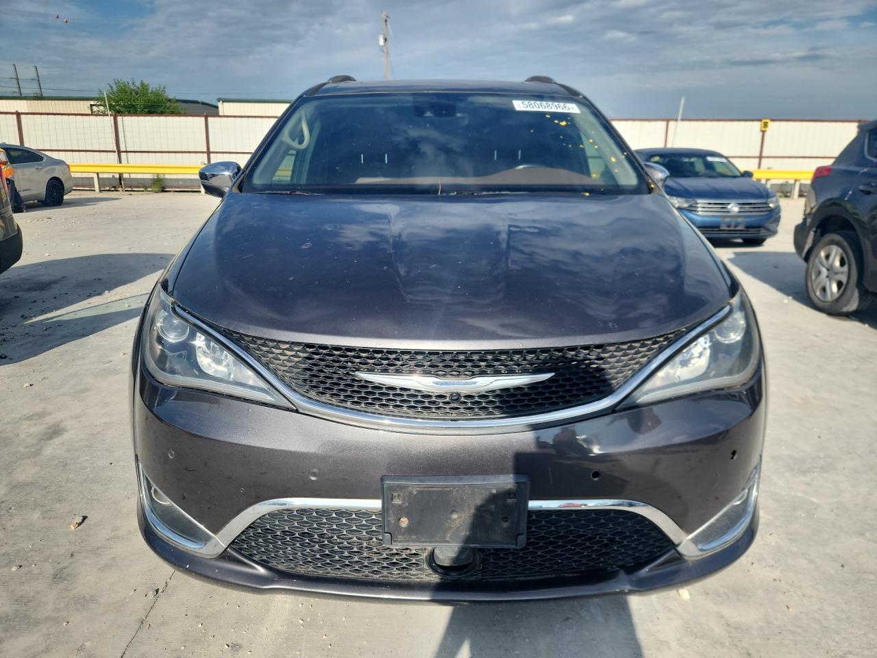 2C4RC1GG5JR112775 · 2018 CHRYSLER PACIFICA · 5/13