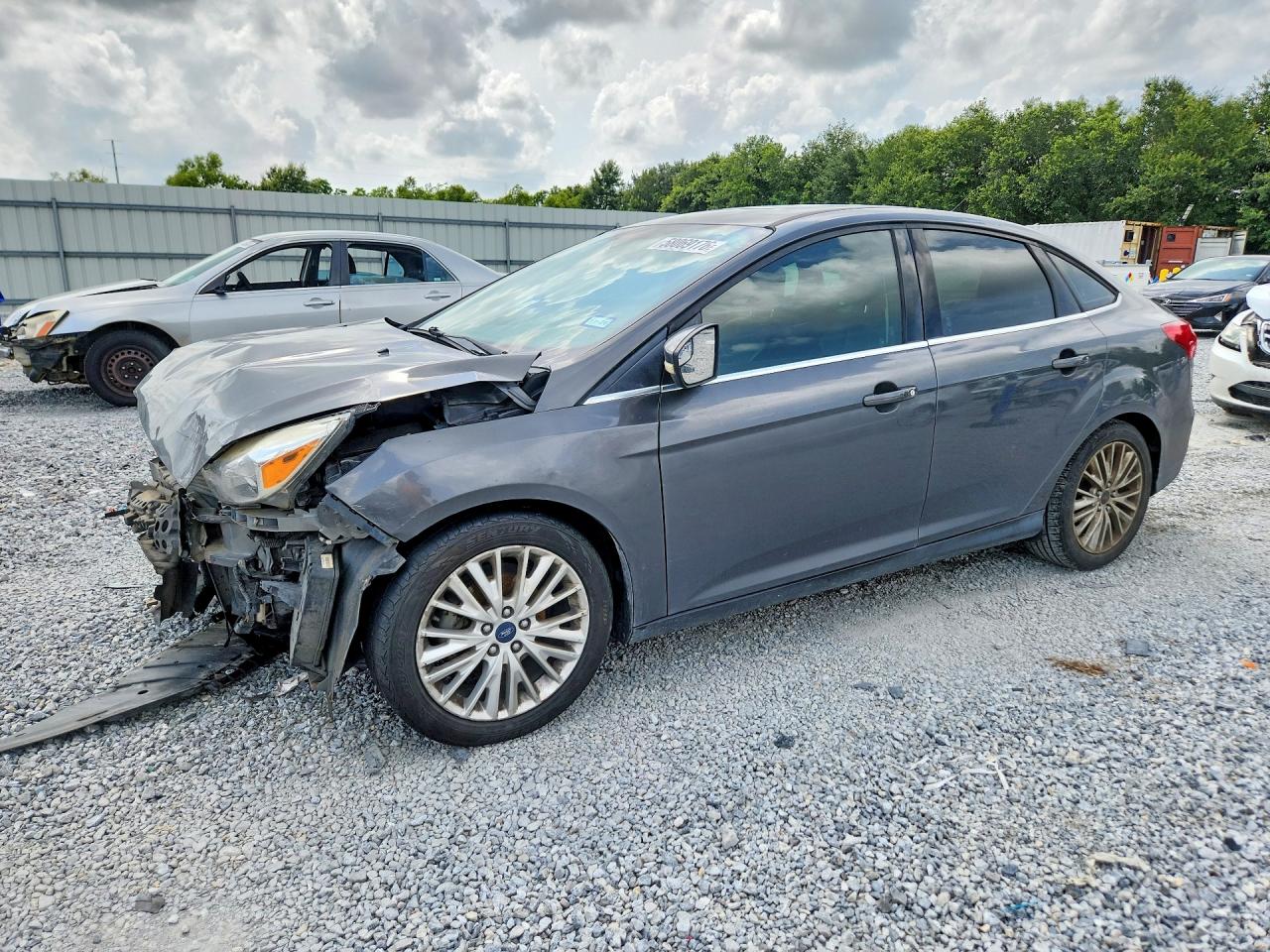 1FADP3J24JL233013 · 2018 FORD FOCUS