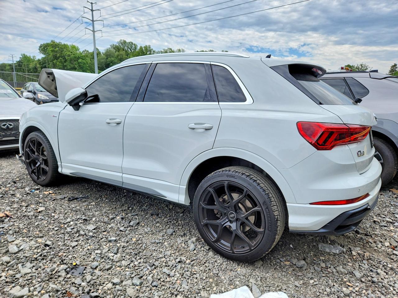 WA1DECF32M1050981 · 2021 AUDI Q3 · 2/13