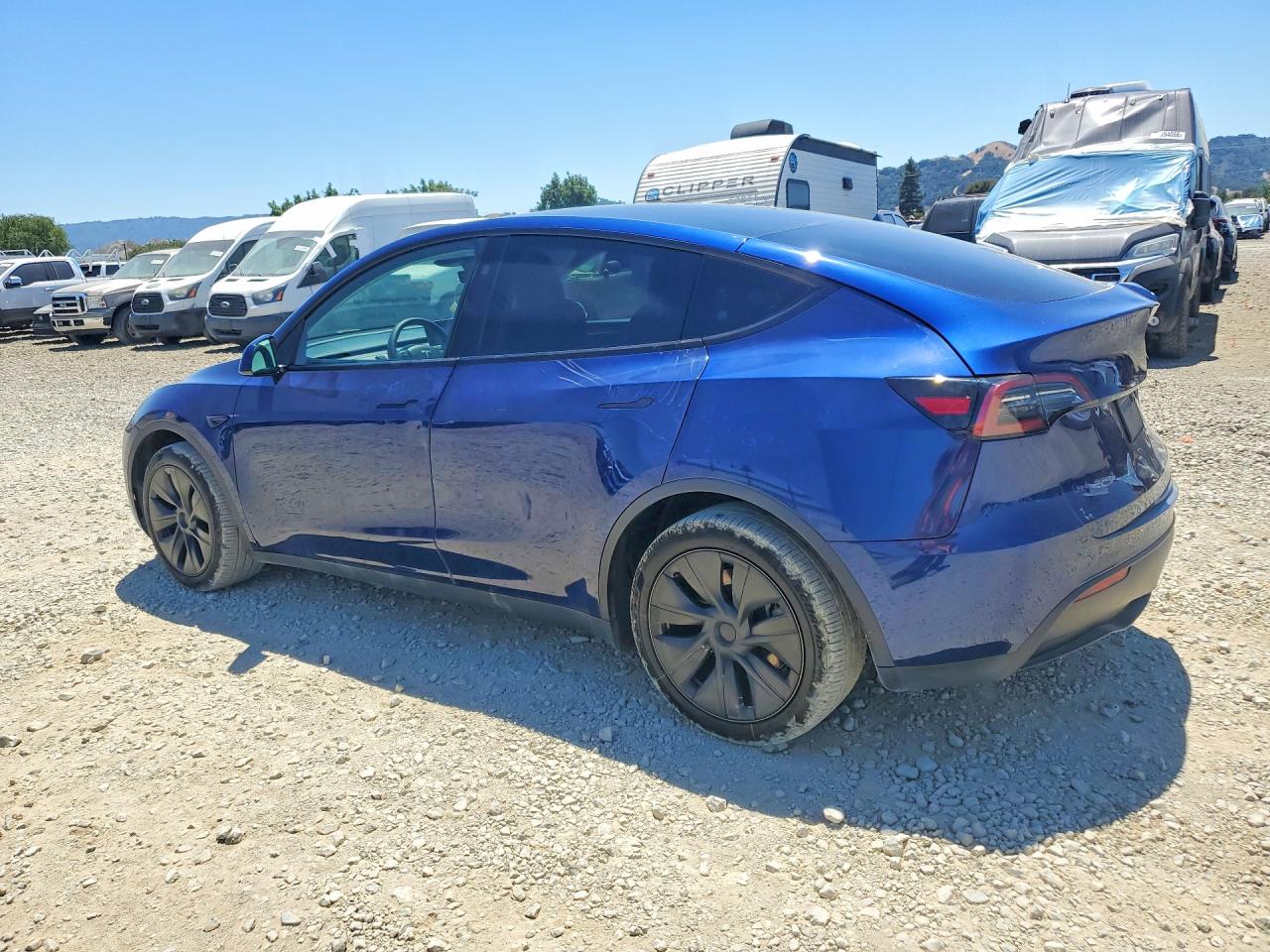 7SAYGDED2SF221835 · 2025 TESLA MODEL Y · 2/13