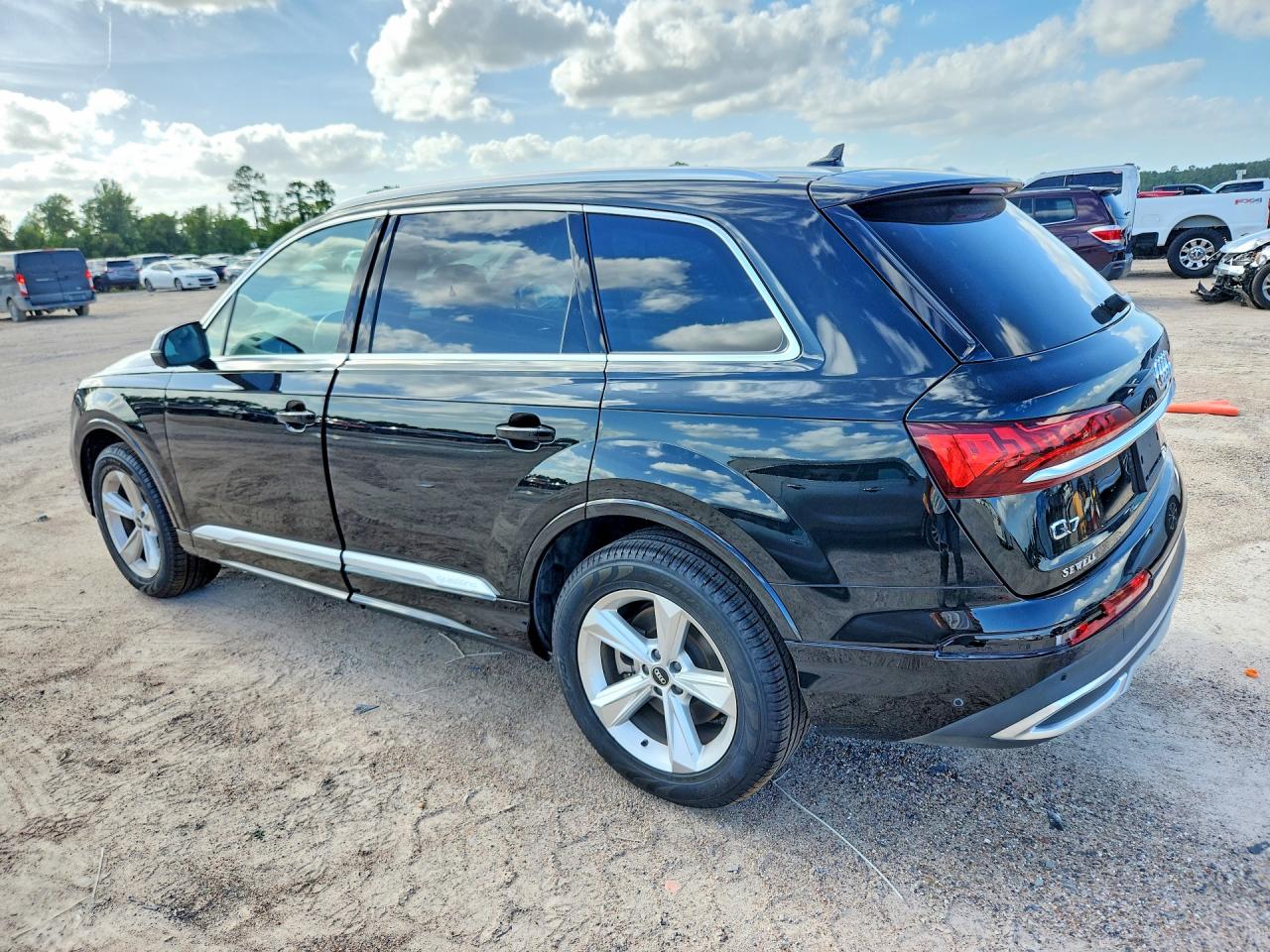 WA1ACBF78PD002670 · 2023 AUDI Q7 · 2/13