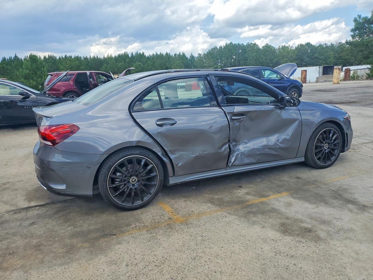 W1K3G4EB3NJ364771 · 2022 MERCEDES-BENZ A · 3/11