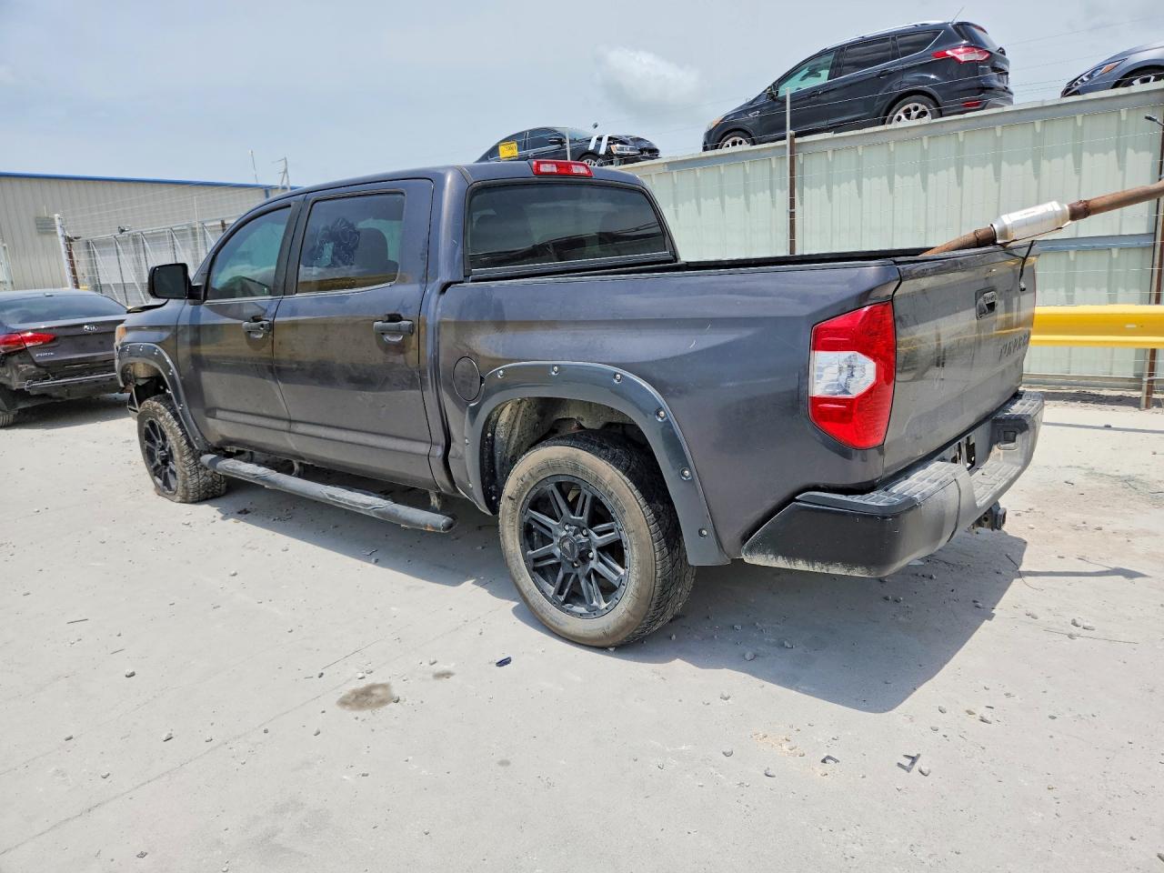 5TFDW5F13JX702044 · 2018 TOYOTA TUNDRA · 2/12
