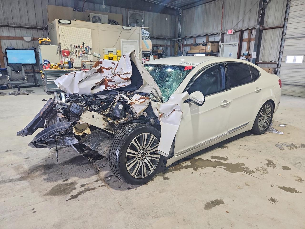 KNALN4D73G5215170 · 2016 KIA CADENZA