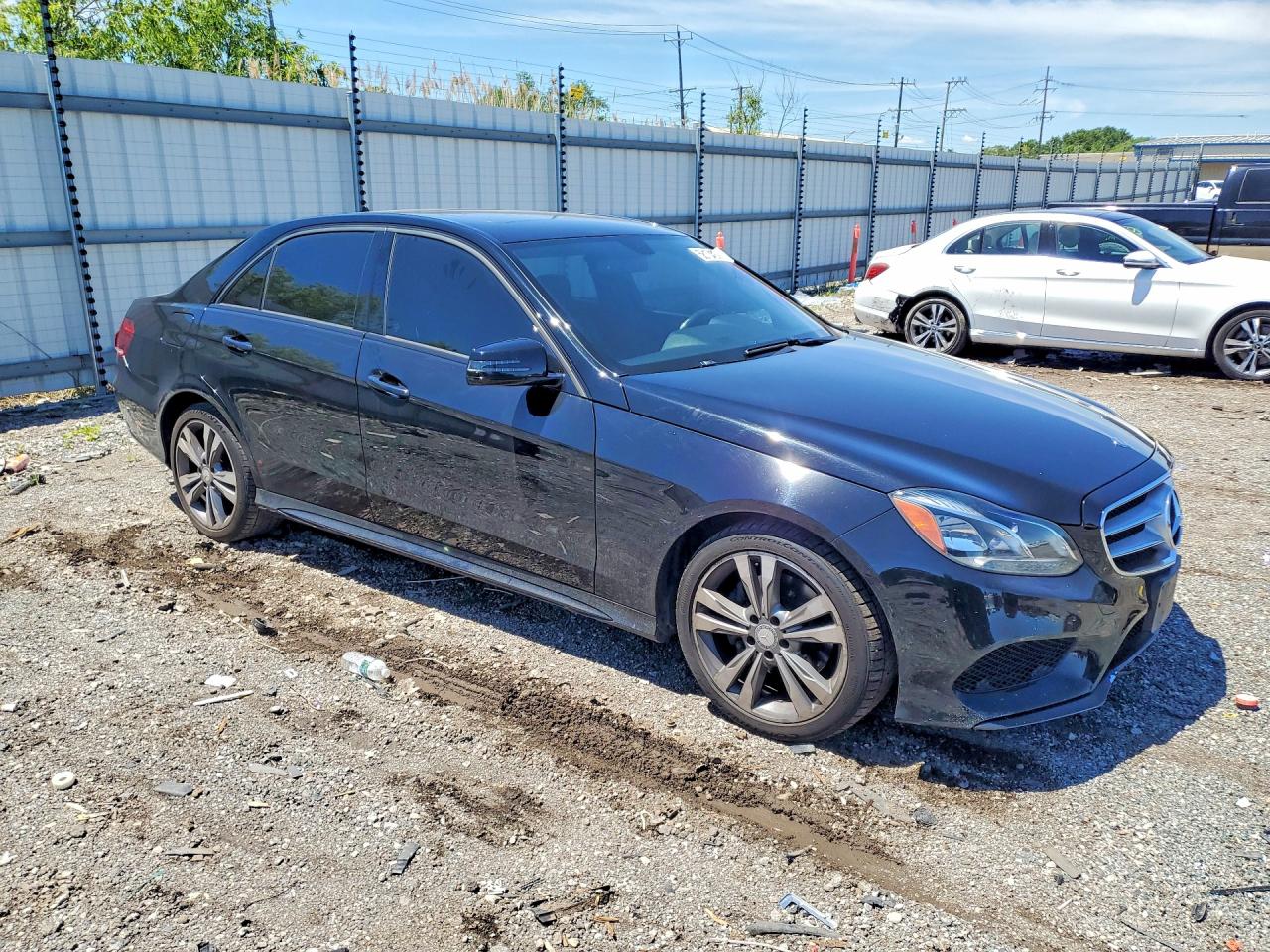 WDDHF8JB7GB200085 · 2016 MERCEDES-BENZ E · 4/12
