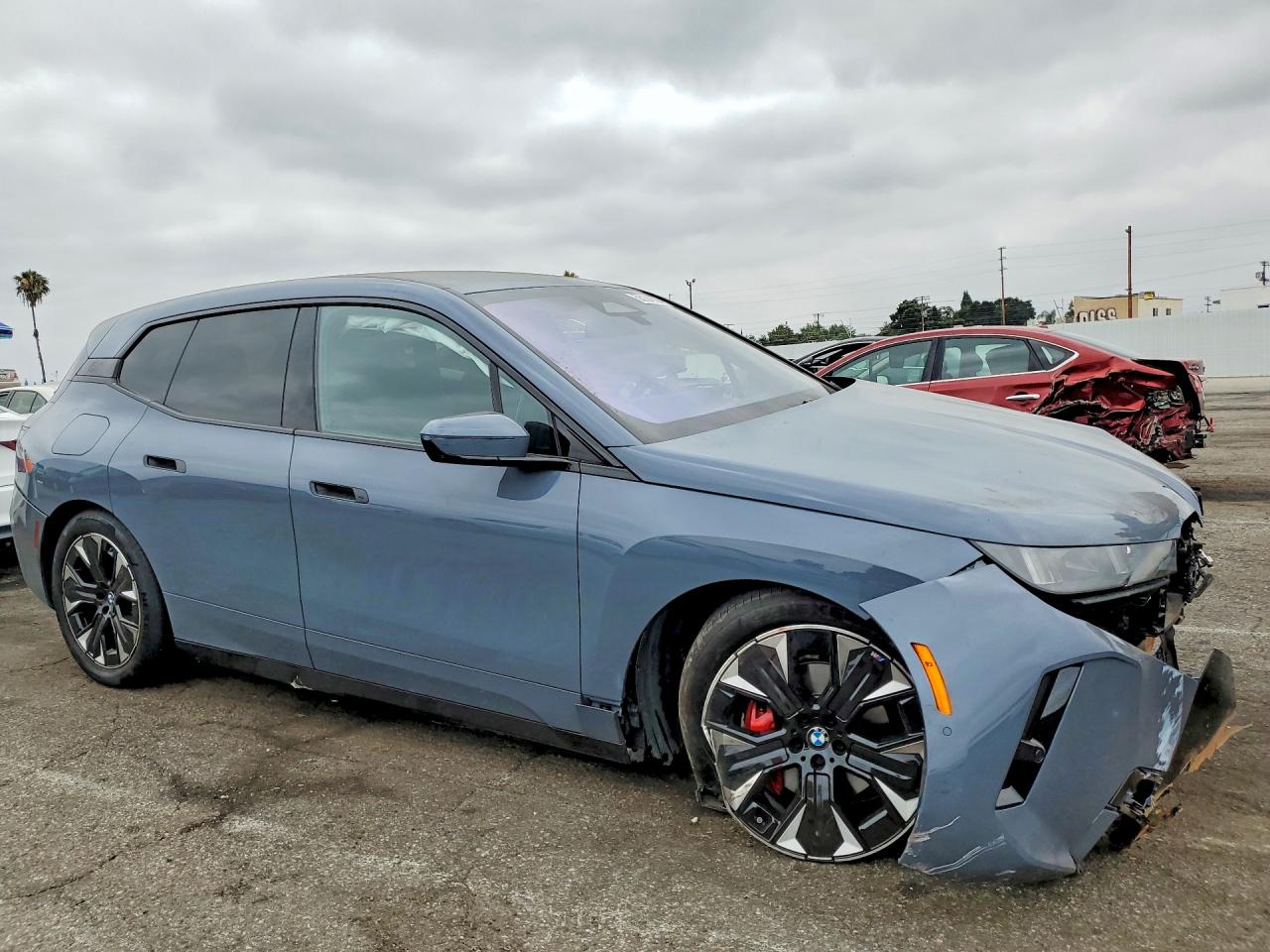 WB543CF01TCV38061 · 2026 BMW IX · 4/13