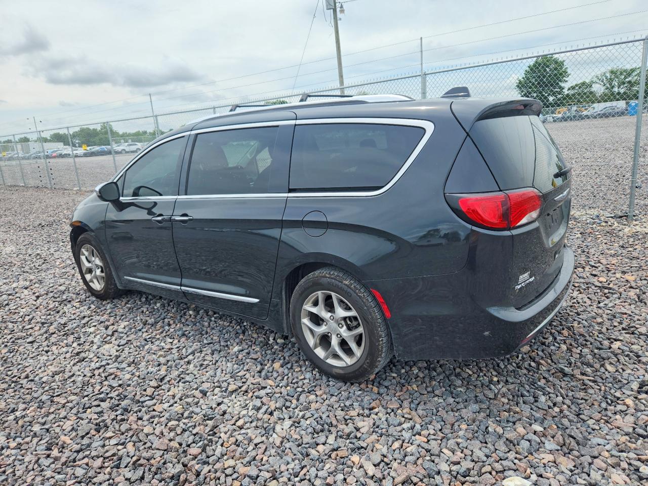 2C4RC1GG9KR574225 · 2019 CHRYSLER PACIFICA · 2/13