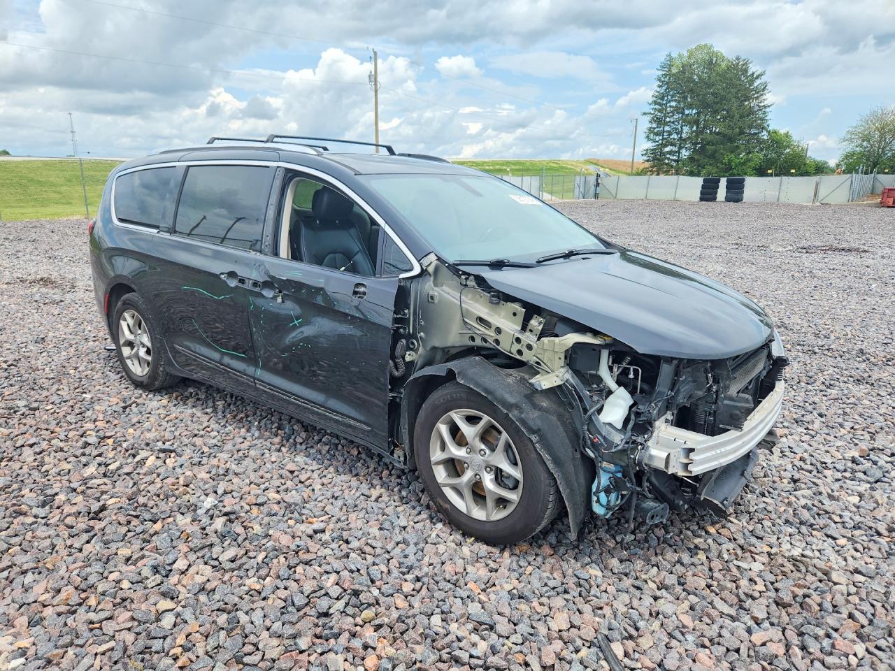2C4RC1GG9KR574225 · 2019 CHRYSLER PACIFICA · 4/13